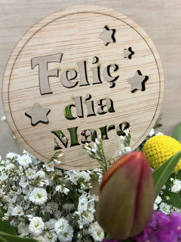 JARRON CRISTAL CON TULIPANES Y MENSAJE MADERA DIA DE LA MADRE