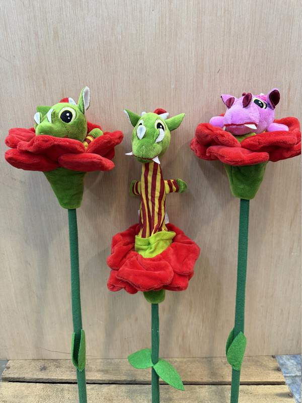 TITELLA ROSA CONVERTIBLE EN DRAGON SANT JORDI