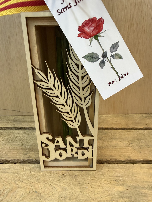 VIOLETERO MADERA ESPIGA CON 1 ROSA SANT JORDI