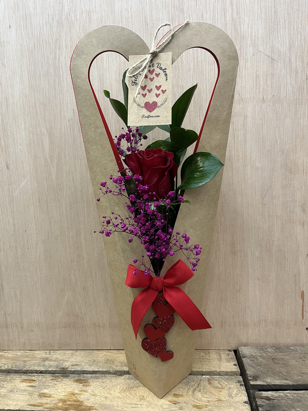 BOLSA CARTON CORAZÓN CON ROSA ENAMORADOS 