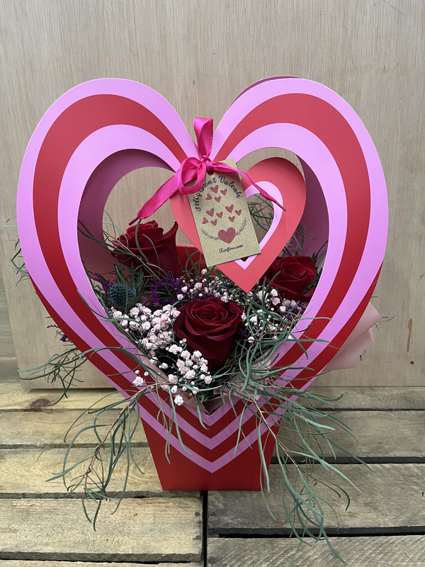 CAJA CORAZÓN CON ROSAS Y BOMBONES CAJA ROJA NESTLE ENAMORADOS