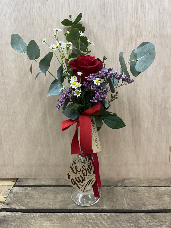 VIOLETERO CON ROSA Y MENSAJE MADERA TE QUIERO ENAMORADOS