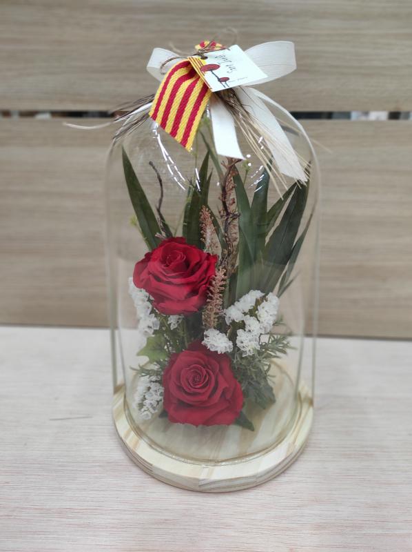 1 CUPULA DE CRISTAL 30CM CON 2 ROSAS PRESERVADAS SANT JORDI SJ26